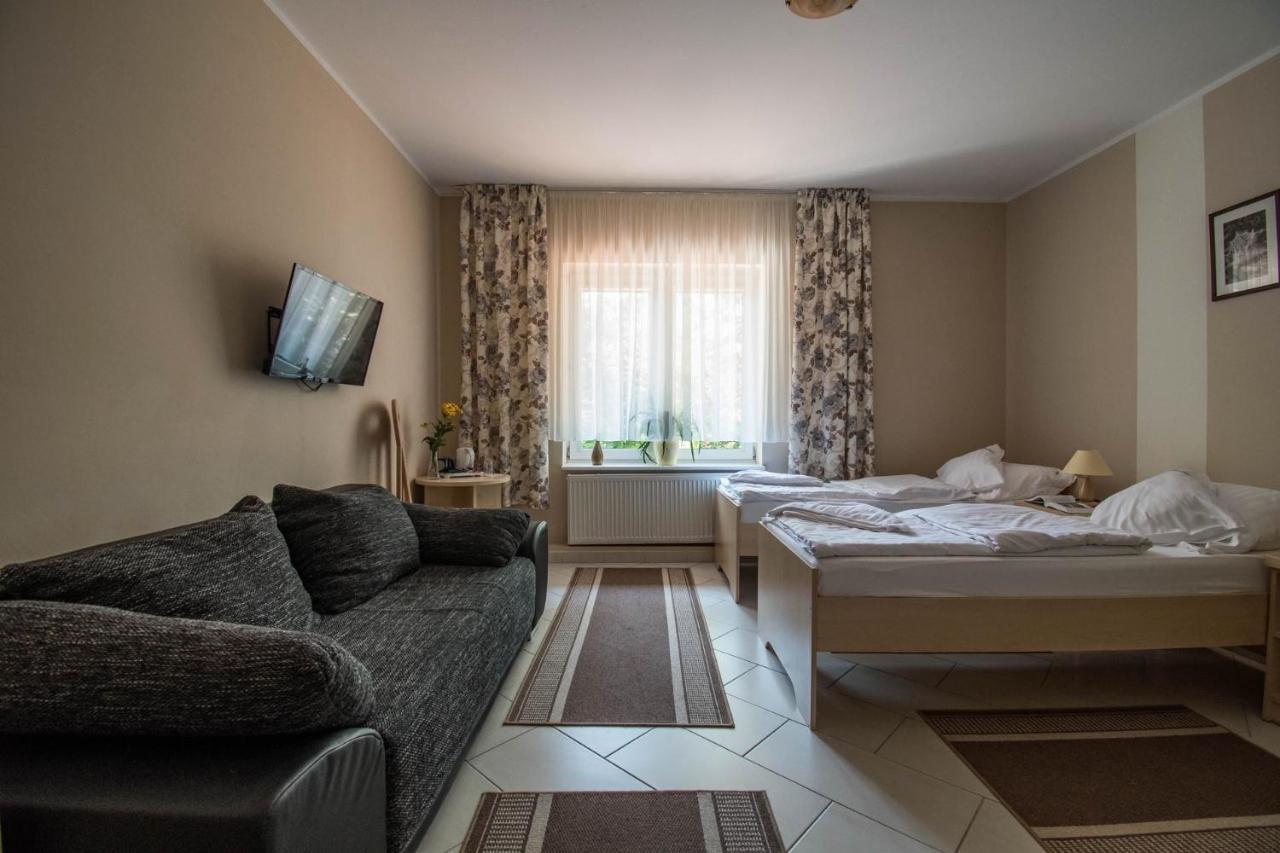 Kompleks Wypoczynkowo-Konferencyjny Mazur-Syrenka Krutyn Bagian luar foto